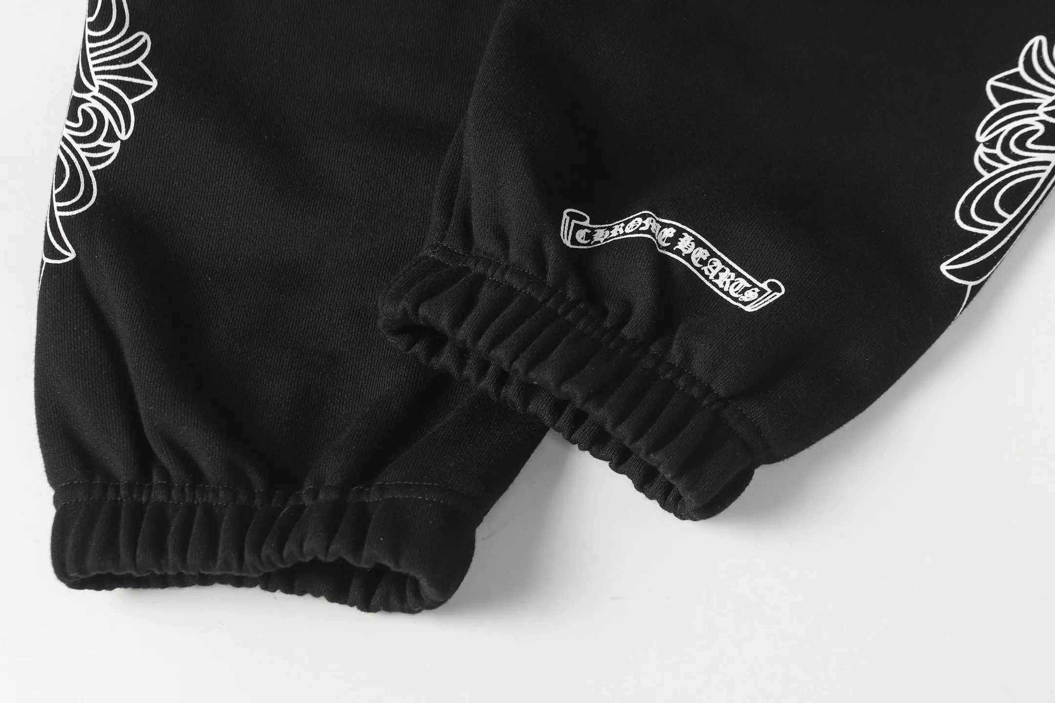 P270 #W5003 model, cross-border running quantity, please do not place an order if you pursue quality - Chrome Hearts/Chrome Hearts basic Sanskrit letter printed trousers, casual pants and sweatpants - High weight, high density and high quality, soft, delicate and skin-friendly wool, soft and silky to the touch, excellent warmth and skin-friendly properties - Custom-woven and custom-dyed, no color difference, no matter the fabric or workmanship details, beat the ordinary version on the market -Colour: black -Size: S M L XL